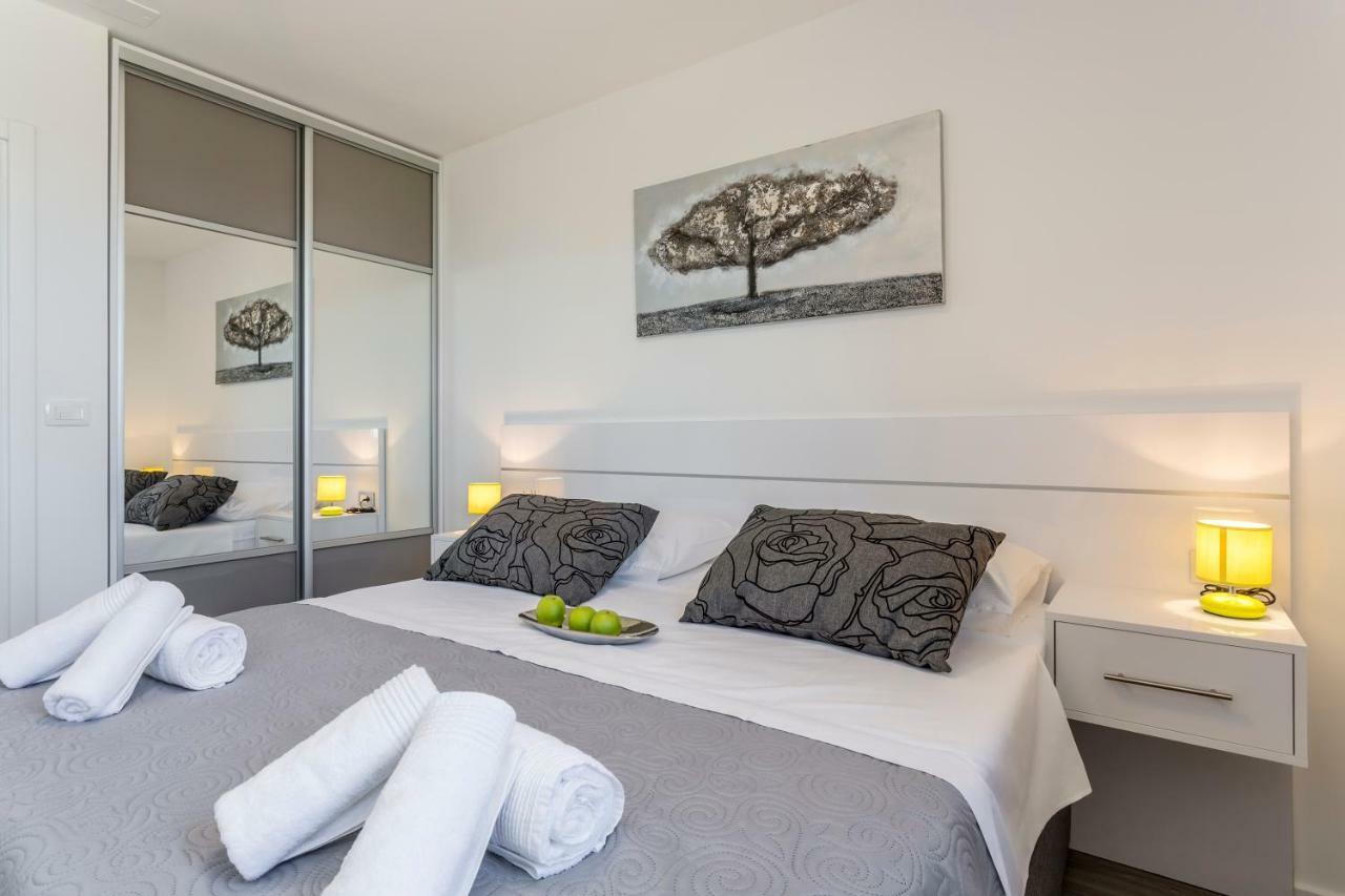 Apartments Villa 19 Podstrana Bagian luar foto