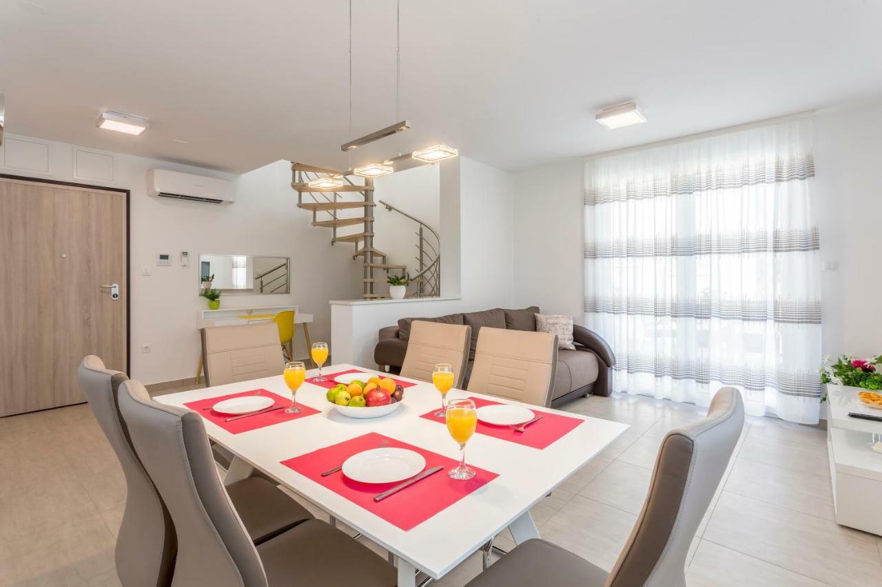 Apartments Villa 19 Podstrana Bagian luar foto