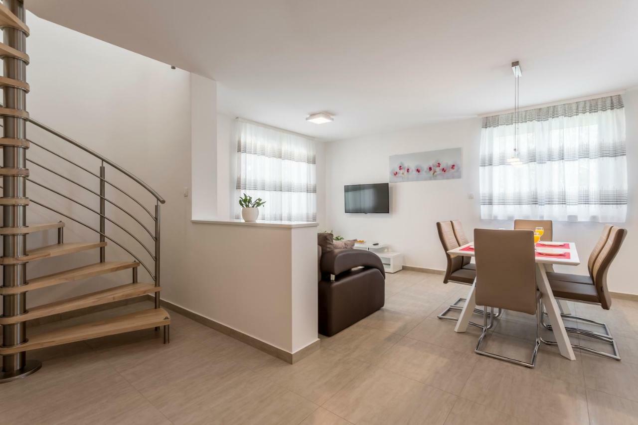 Apartments Villa 19 Podstrana Bagian luar foto
